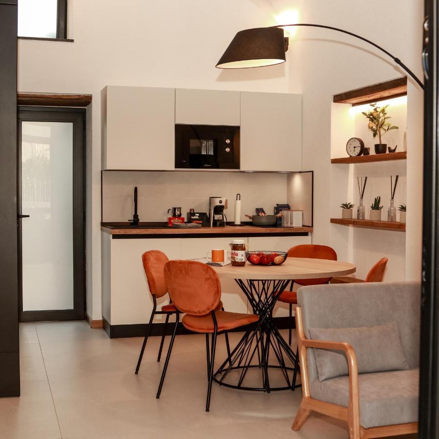 Dislocati Bnb - Jacuzzi Privata - Cucina - Tv60" - Minimal Luxury Marigliano Eksteriør bilde