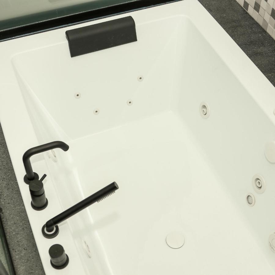 Dislocati Bnb - Jacuzzi Privata - Cucina - Tv60" - Minimal Luxury Marigliano Eksteriør bilde