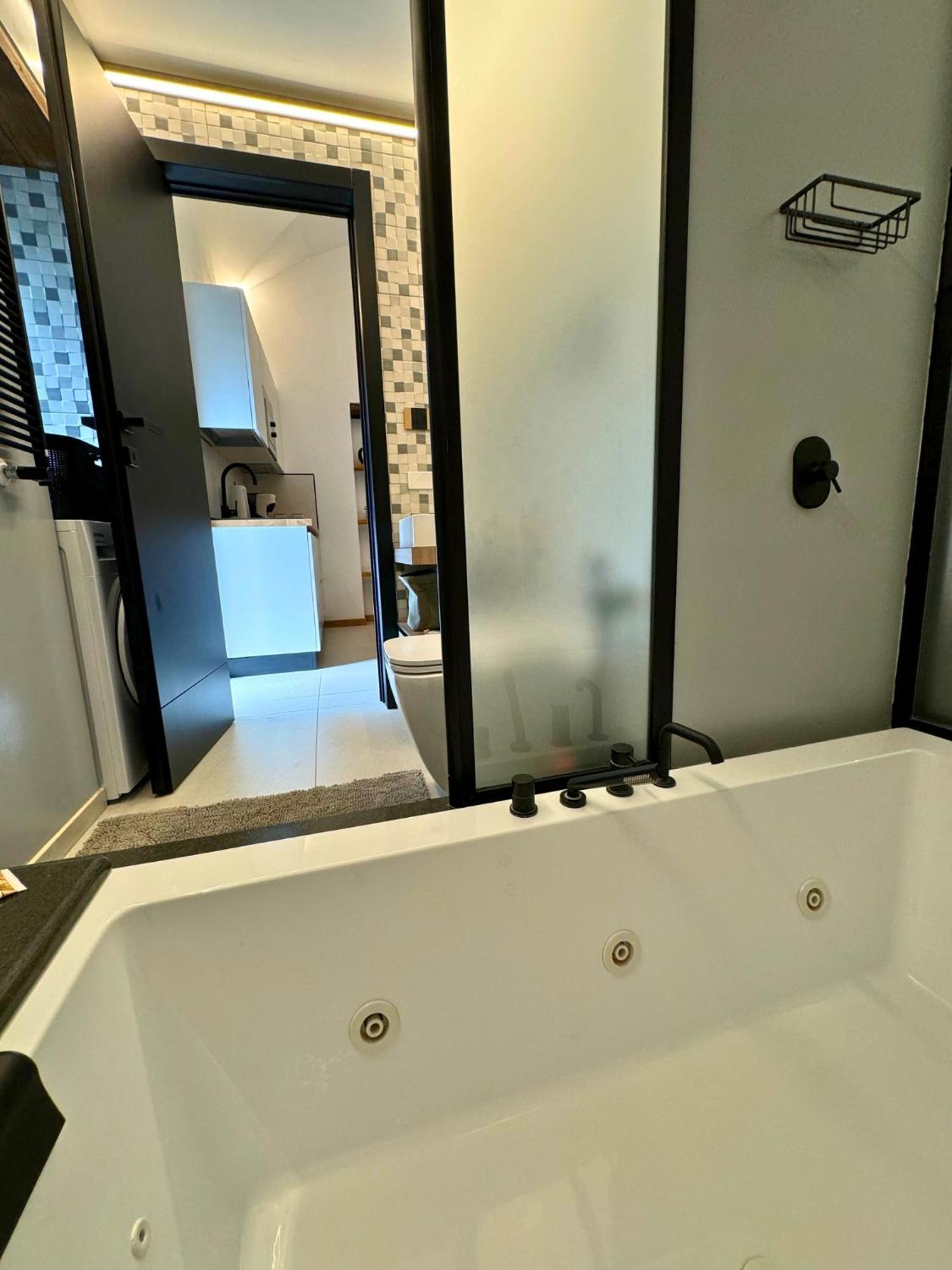 Dislocati Bnb - Jacuzzi Privata - Cucina - Tv60" - Minimal Luxury Marigliano Eksteriør bilde