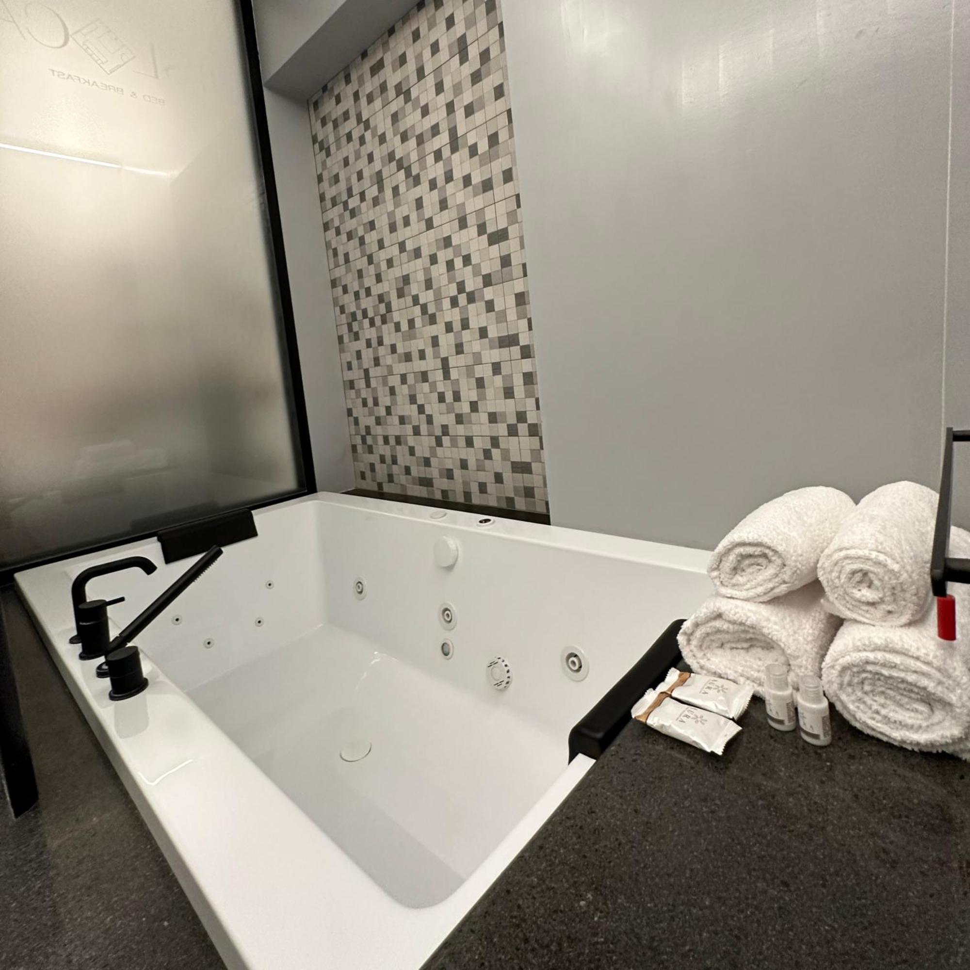 Dislocati Bnb - Jacuzzi Privata - Cucina - Tv60" - Minimal Luxury Marigliano Eksteriør bilde