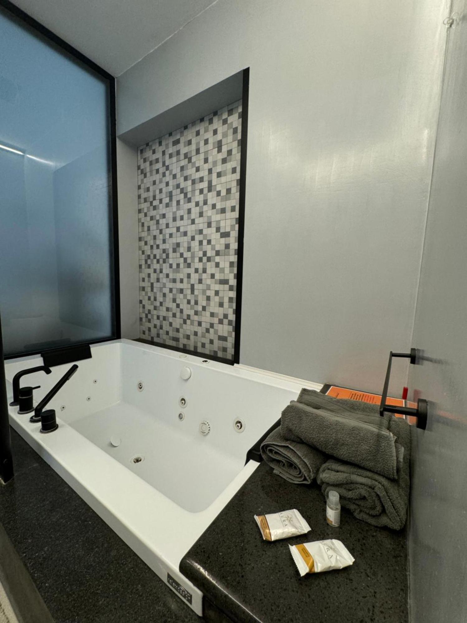 Dislocati Bnb - Jacuzzi Privata - Cucina - Tv60" - Minimal Luxury Marigliano Eksteriør bilde